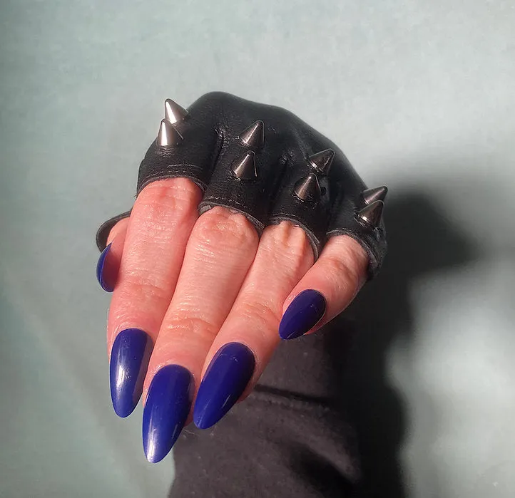 Black Leather Gloves w 2 Gun Metal Spikes