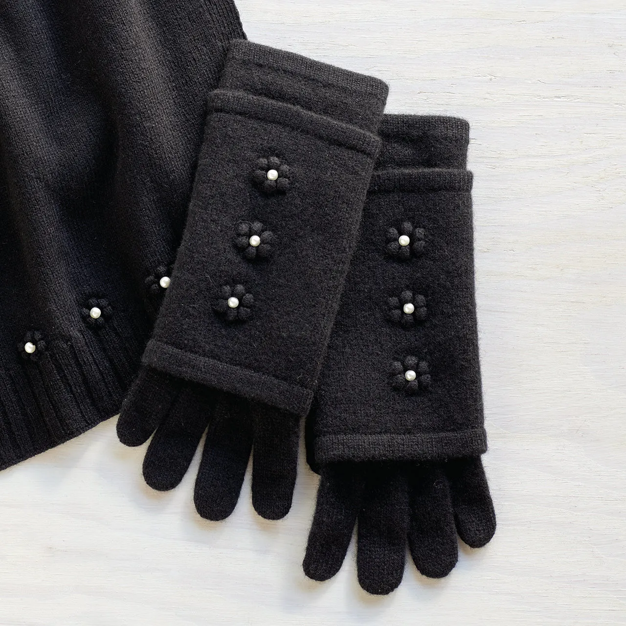 Black Merino Gloves with Pearls