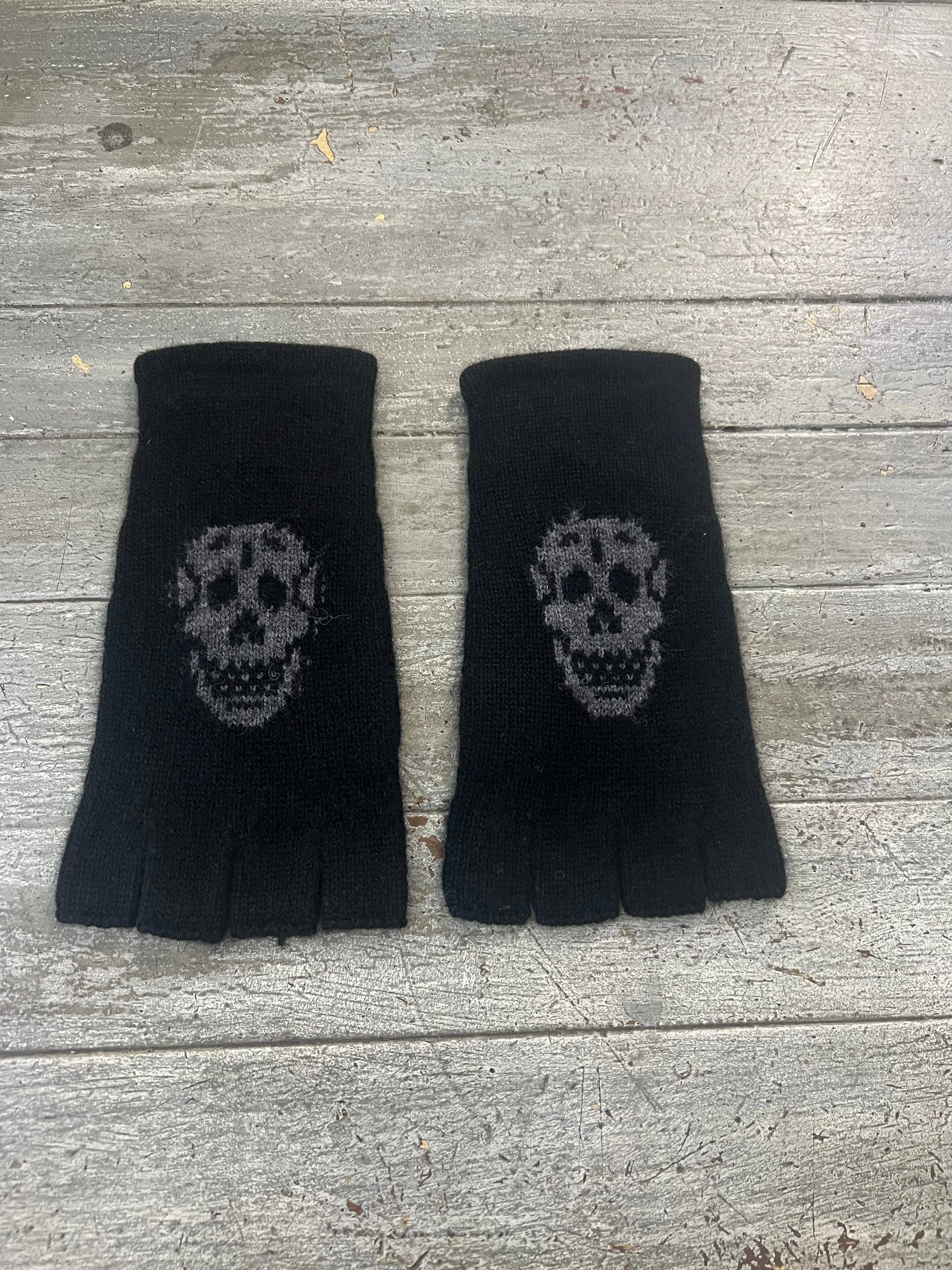 Cashmere skull glove