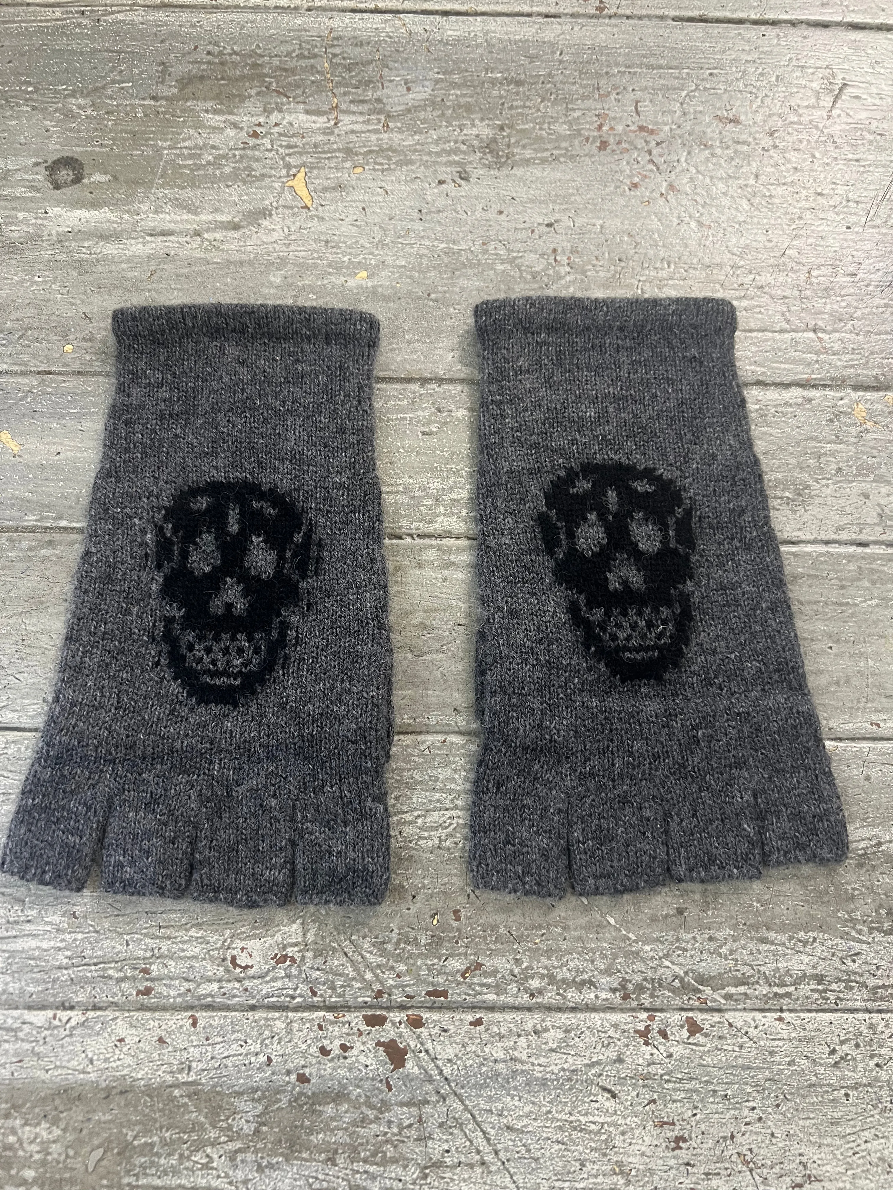 Cashmere skull glove