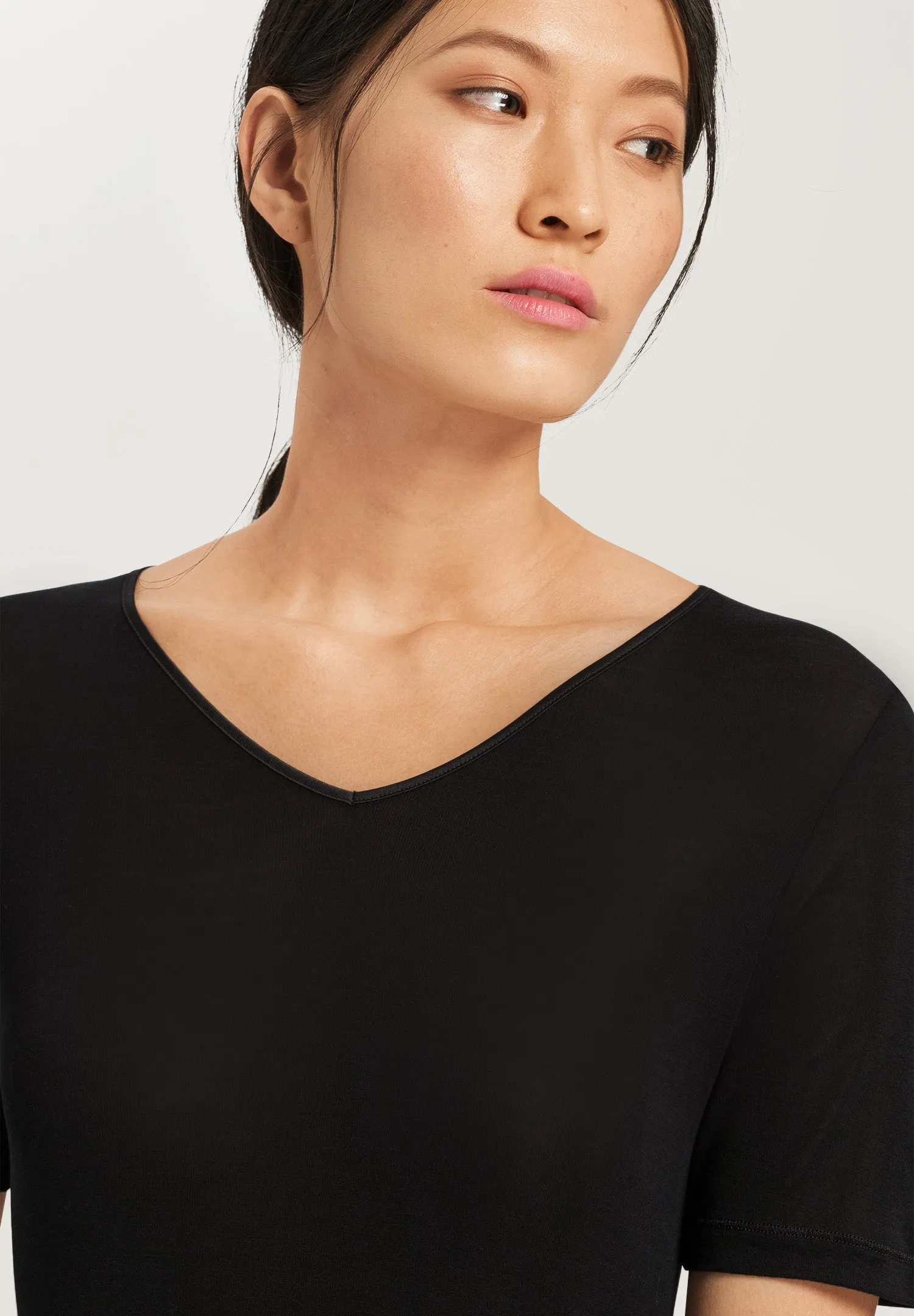 Pure Silk Fitted Silk V-Neck Top | Black 71718-019