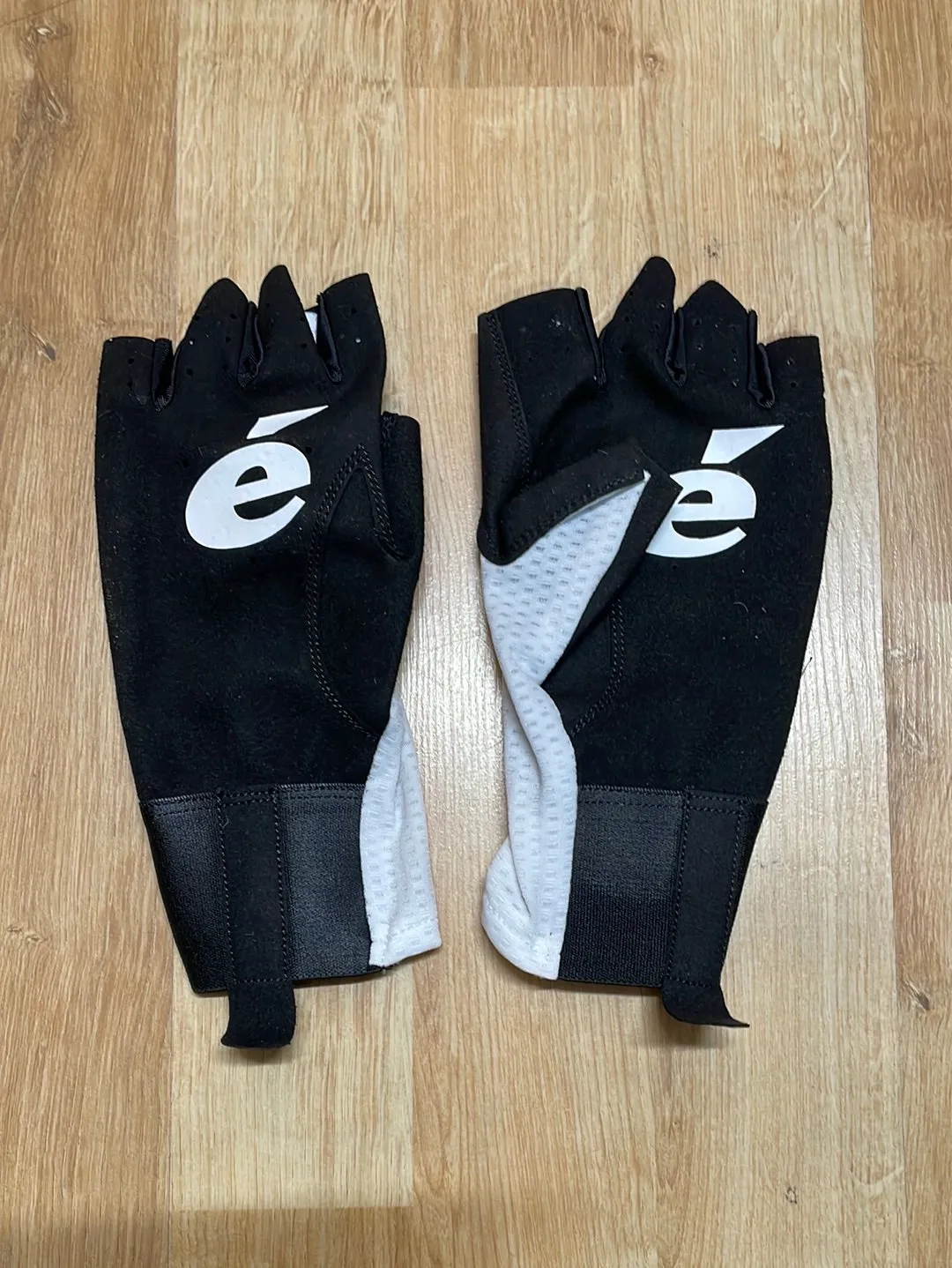 Team Jumbo Visma AGU Premium Aero Gloves White